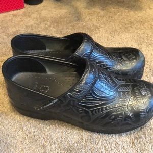 Black Floral Danskos